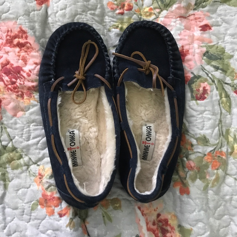 MUST GO Minnetonka Moccasins (navy blue)