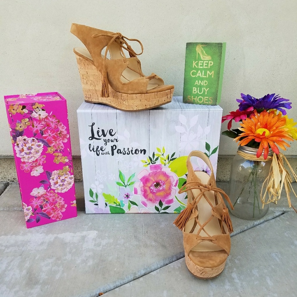 Adorable Ivanka Trump Wedges - Picture 1 of 6