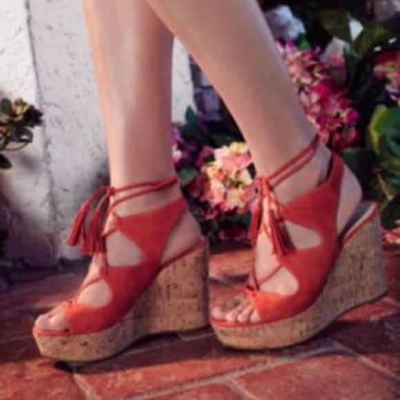 Adorable Ivanka Trump Wedges - Picture 6 of 6