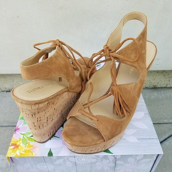 Adorable Ivanka Trump Wedges - Picture 2 of 6