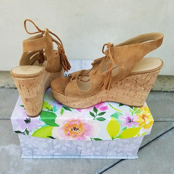 Adorable Ivanka Trump Wedges - Picture 4 of 6