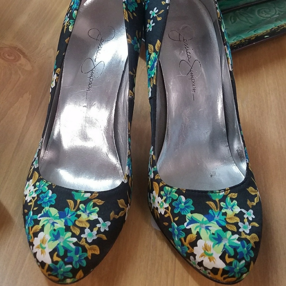 JESSICA SIMPSON FLOWERED HEELS