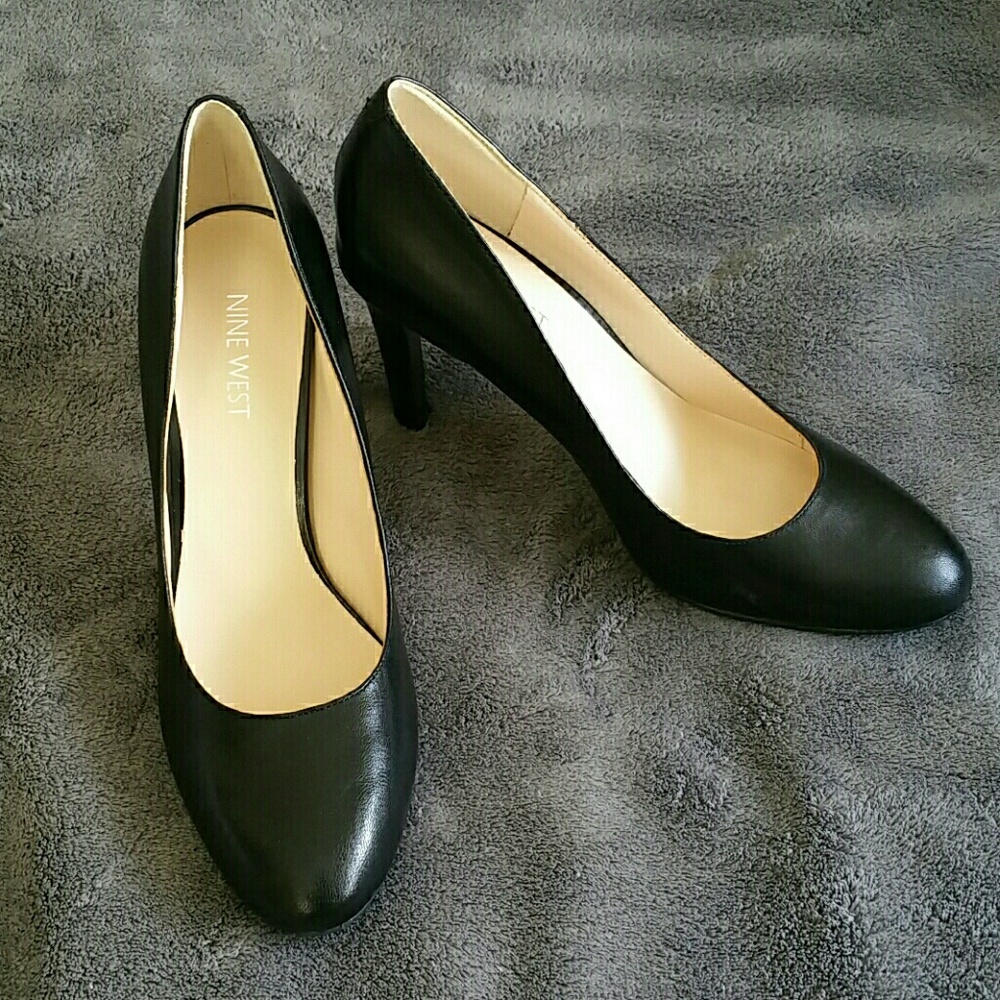 NINE WEST black heels Sz 7.5