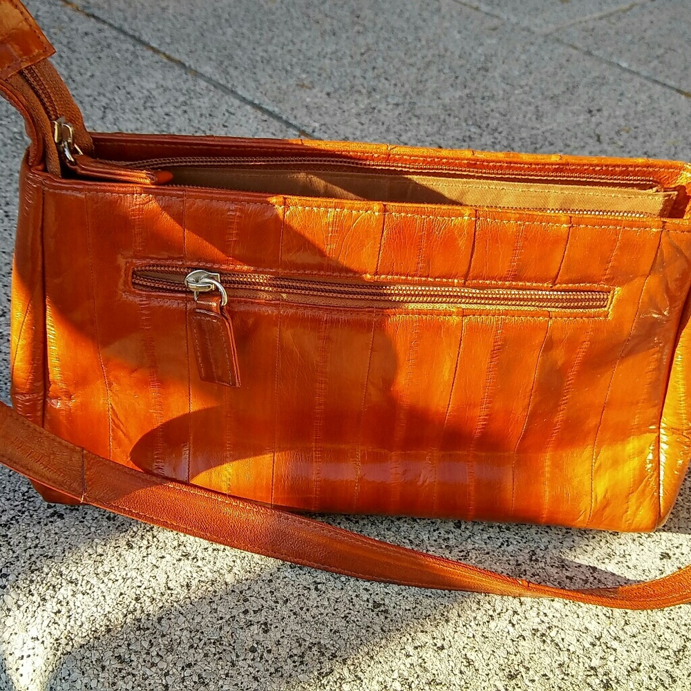Eel skin puse