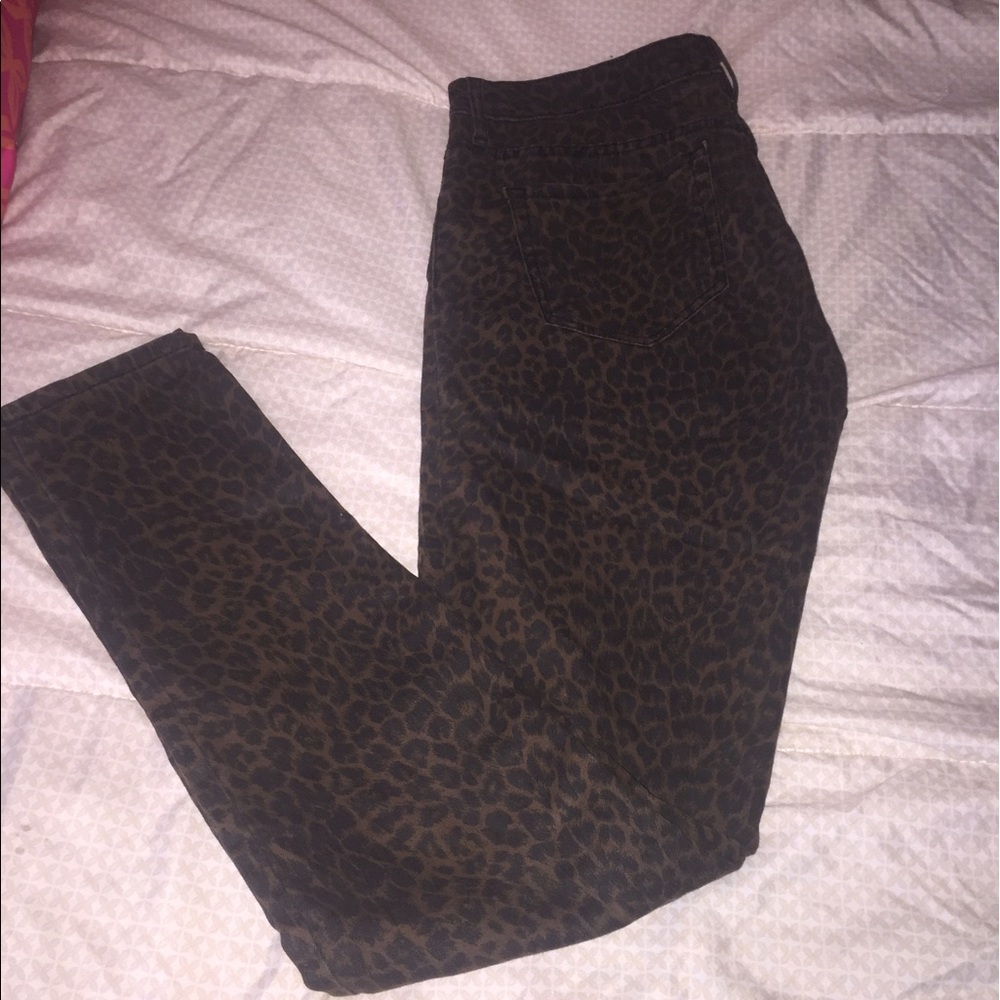 Bullhead Black Leopard Print Skinny Jeans