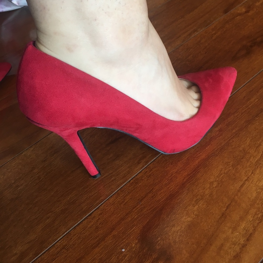 Red pumps