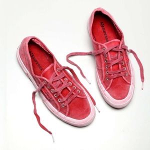 Distressed Red Supergas