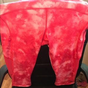 Like new lulu crops with mesh cut outs