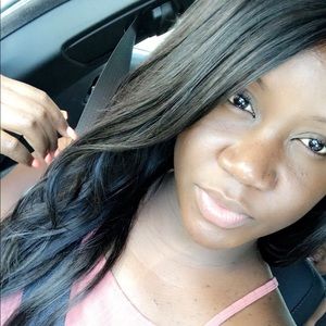 Meet your Posher, Nia