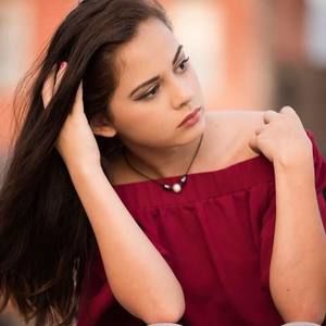 Meet your Posher, Selena