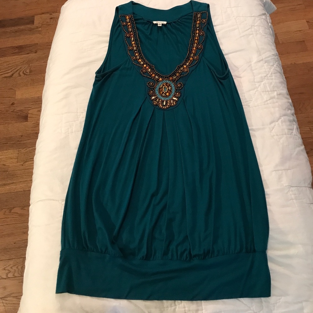Sleeveless V neck top