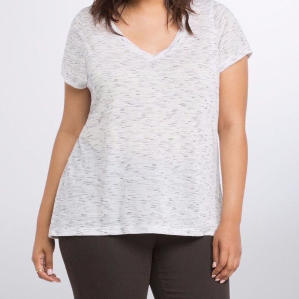 Torrid white speckled Tshirt vneck size 0