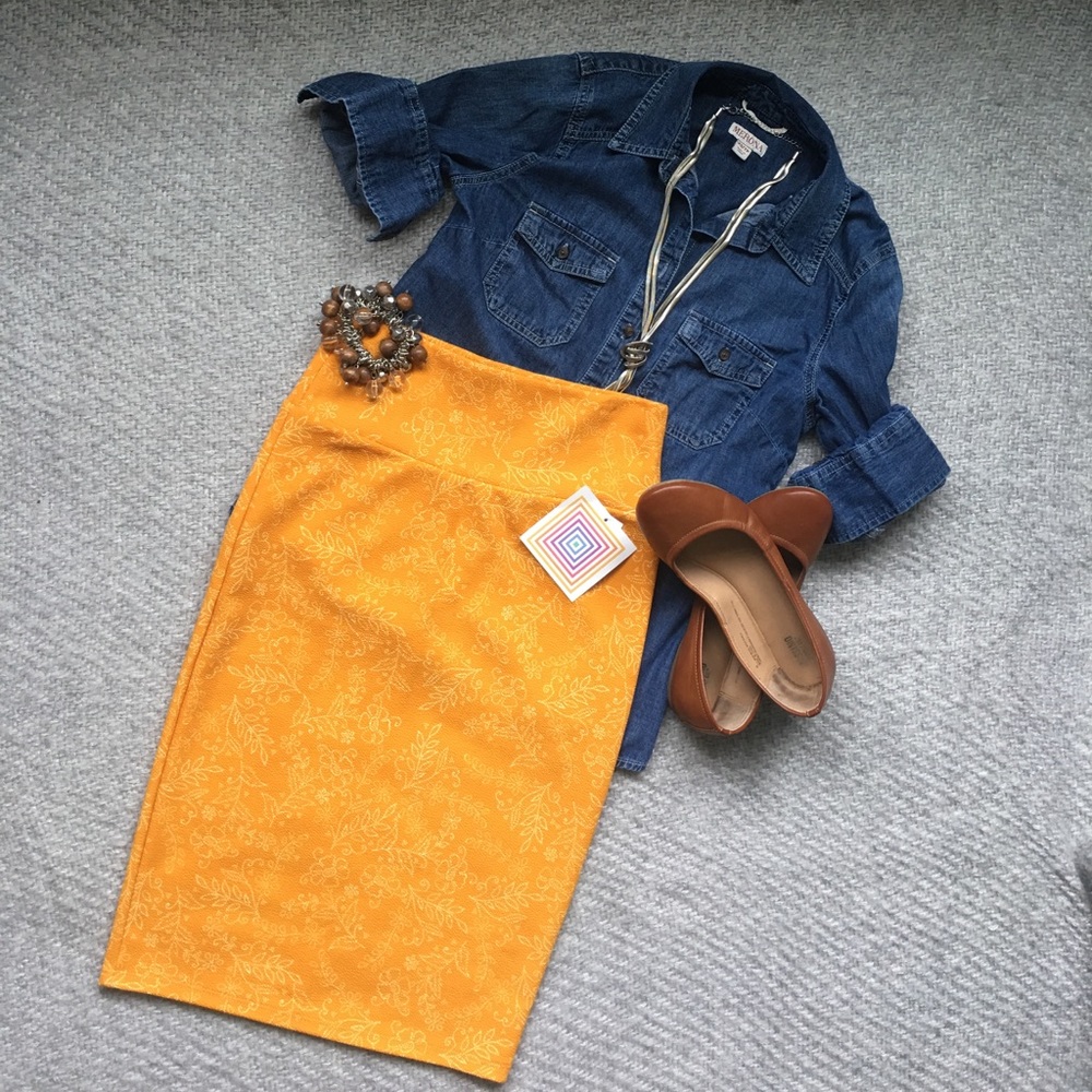 🍊NWT Lularoe XS Cassie skirt, modern floral print