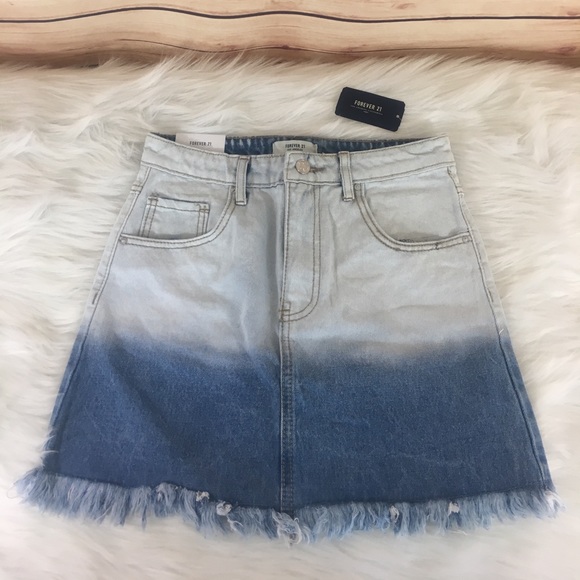 Forever 21 Dresses & Skirts - ✨ Forever 22 ombré denim skirt