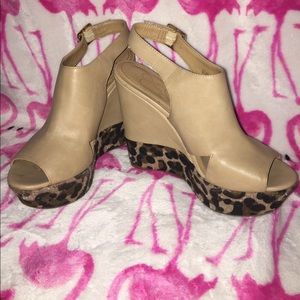 Jessica Simpson tan Cheetah wedges