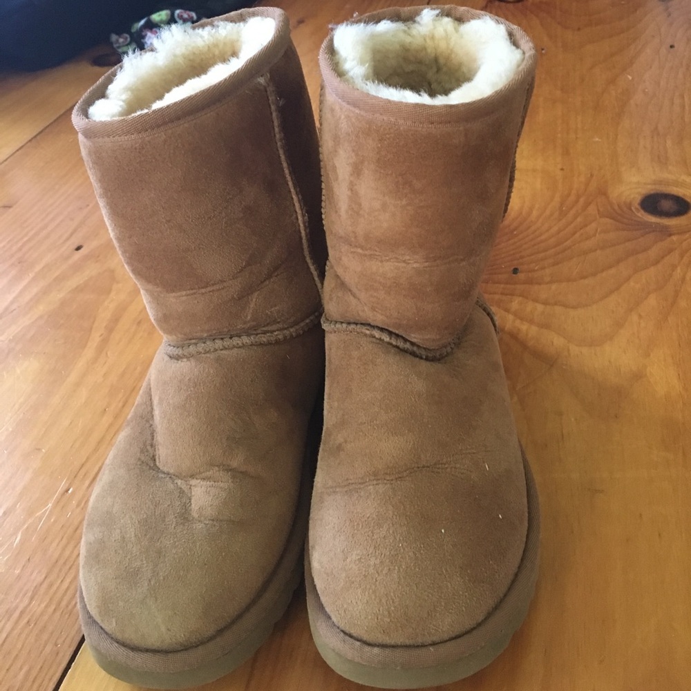 Size 5 uggs in good condition