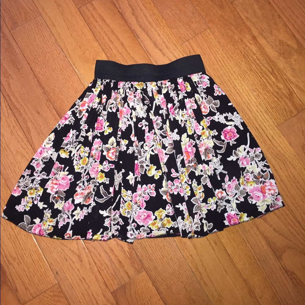 Juniors floral skirt‼️