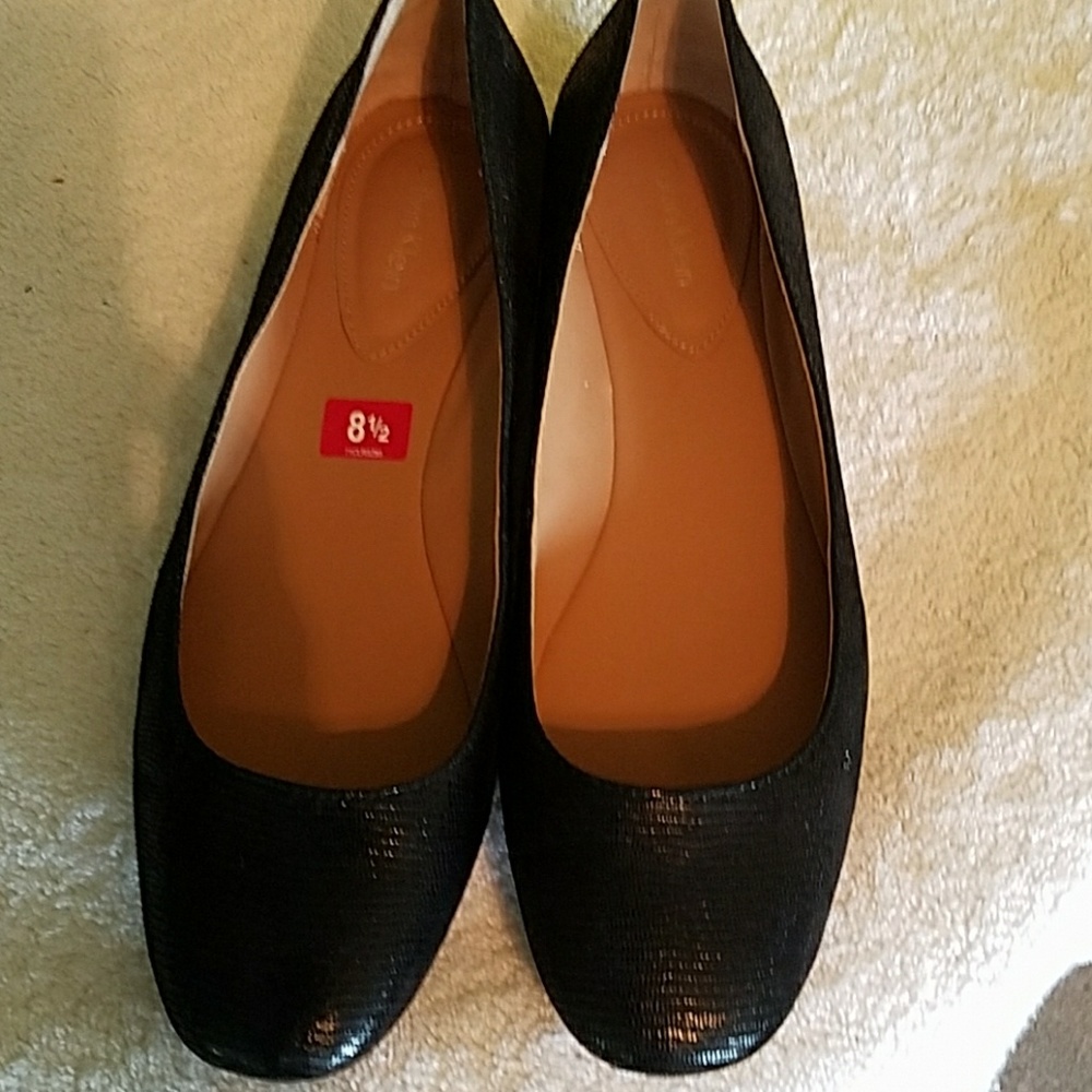 Absolutely gorgeous Calvin Klein black patent lthr