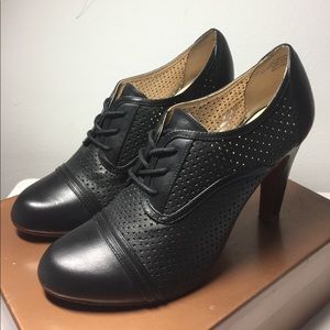 Perforated 4" high heel oxford