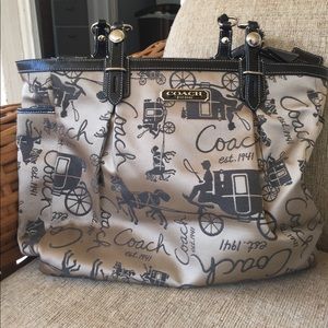 Authentic Coach Purse LIKE NEW !!