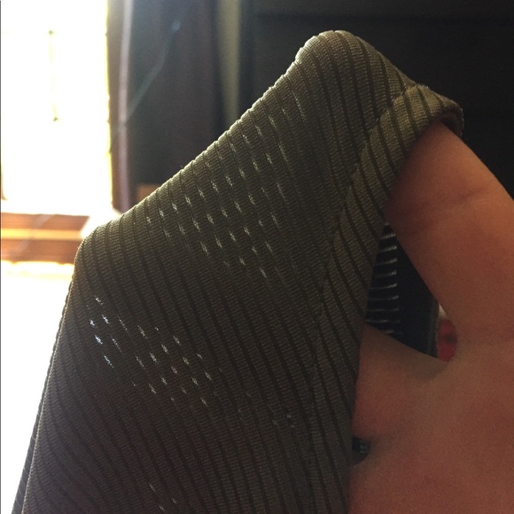 Long Sleeve Crop Top - Picture 2 of 4