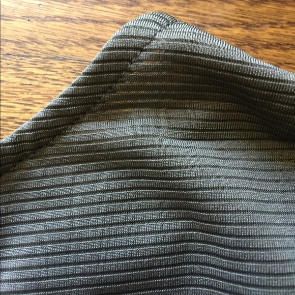 Long Sleeve Crop Top - Picture 3 of 4