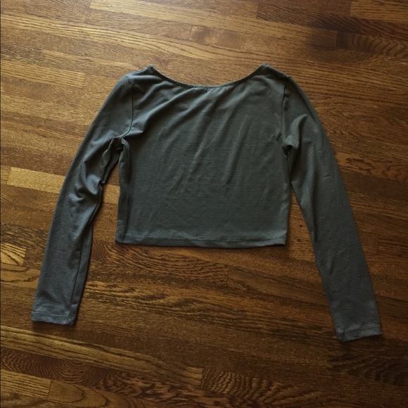 Long Sleeve Crop Top - Picture 4 of 4