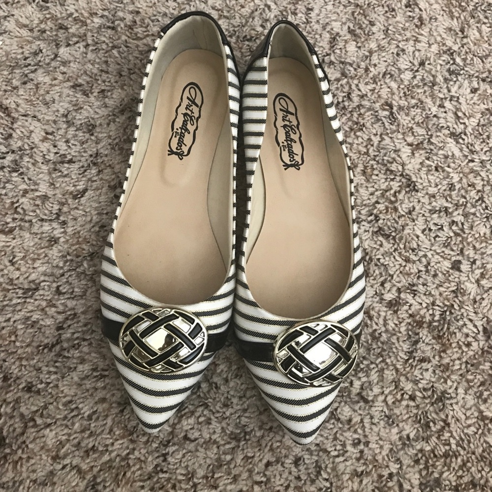 Striped flat shoes