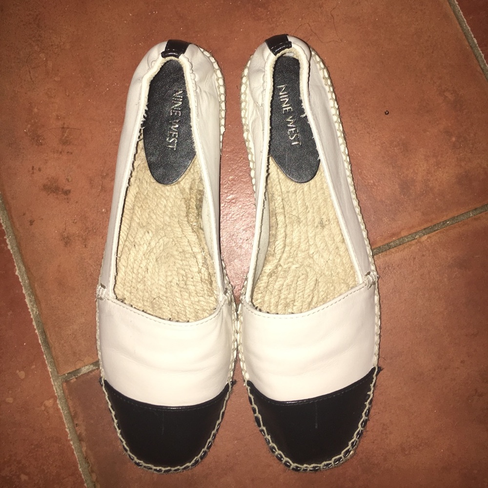 Worn indoors 1x. Cool shoe for a relaxed look.