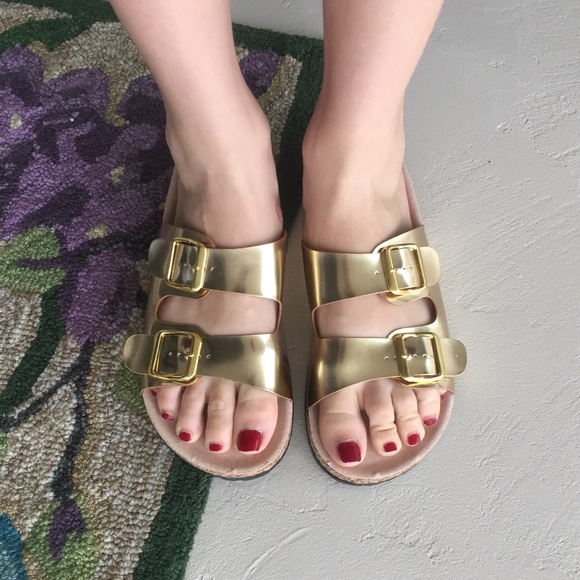 2 LEFT Qupid Gold Sandals - Picture 3 of 3