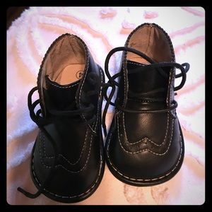 Squeaking toddlers shoes