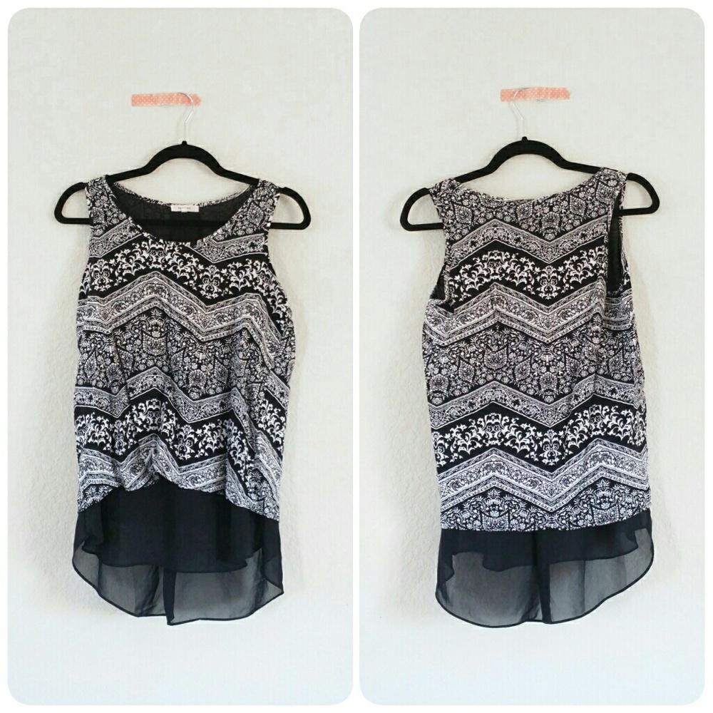 Pleione black and white top