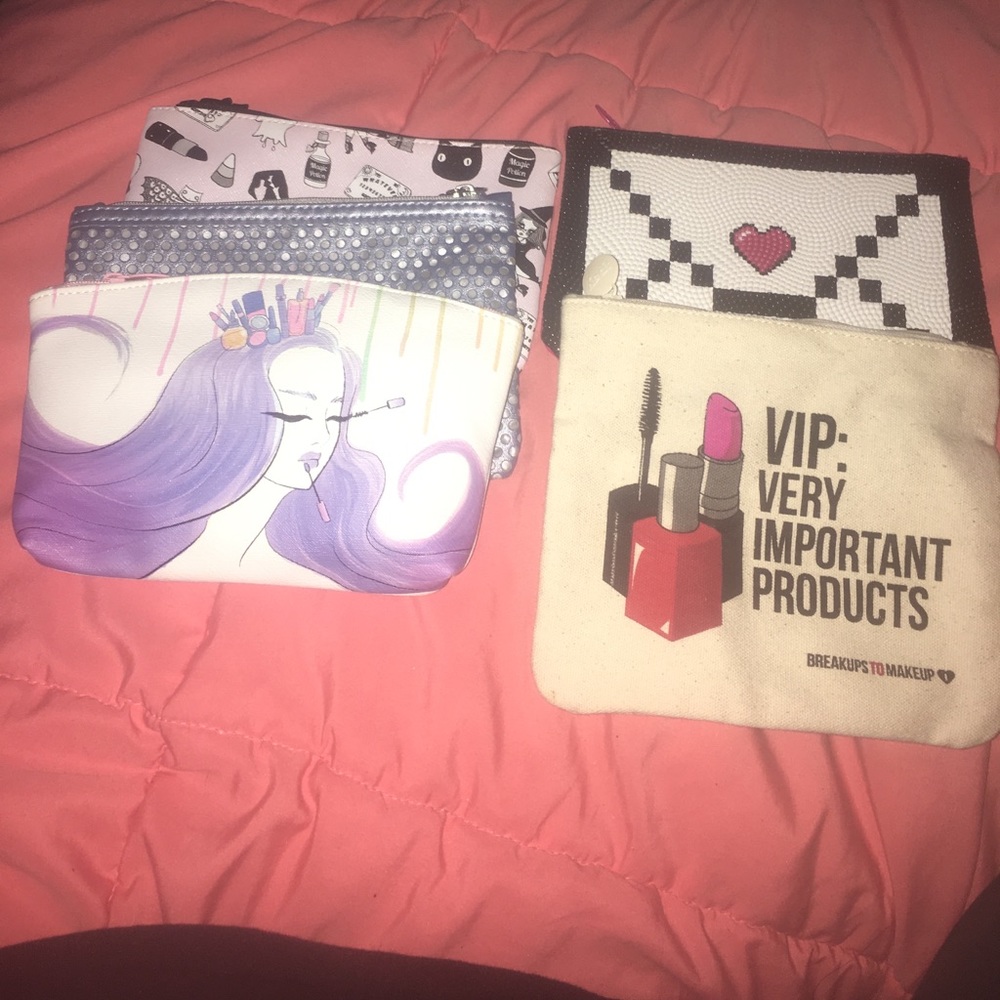 5 make up bags for $5 🤗