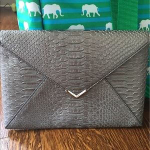 Stella & Dot City Slum Clutch Pewter