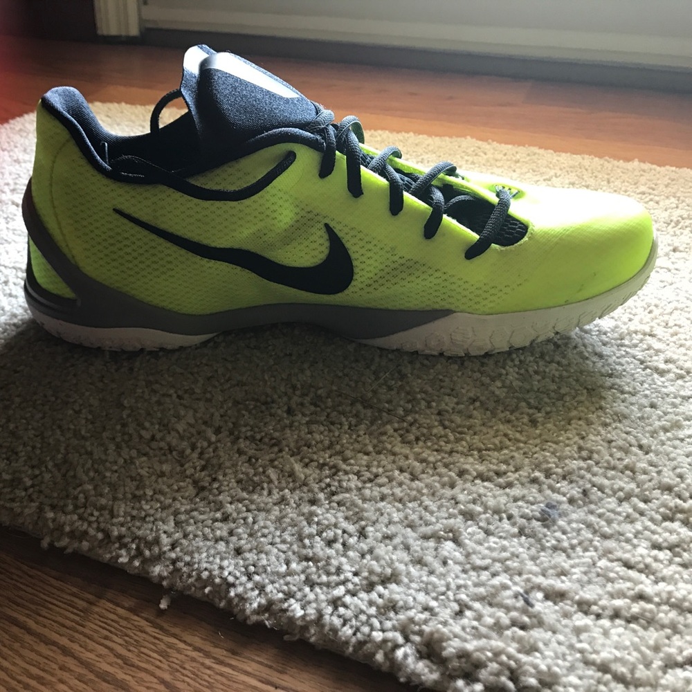 Nike - Picture 3 of 4