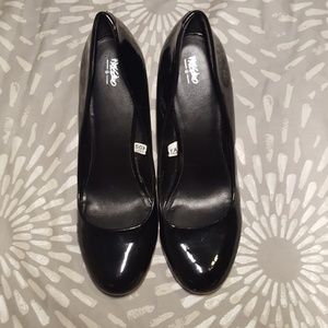 Mossimo classic black round toe pumps