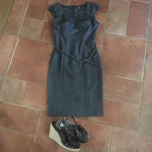 Casual dress with two belt options. Size 3/4.
