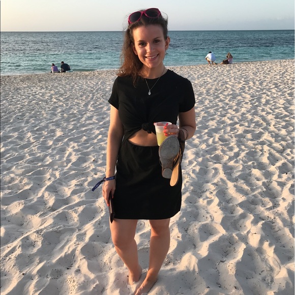 Meet your Posher, Kayla! - Picture 3 of 4