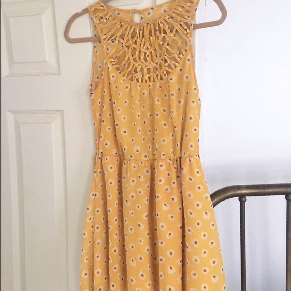 Mustard Yellow Floral Dress With Detailed Neckline - Picture 4 of 4