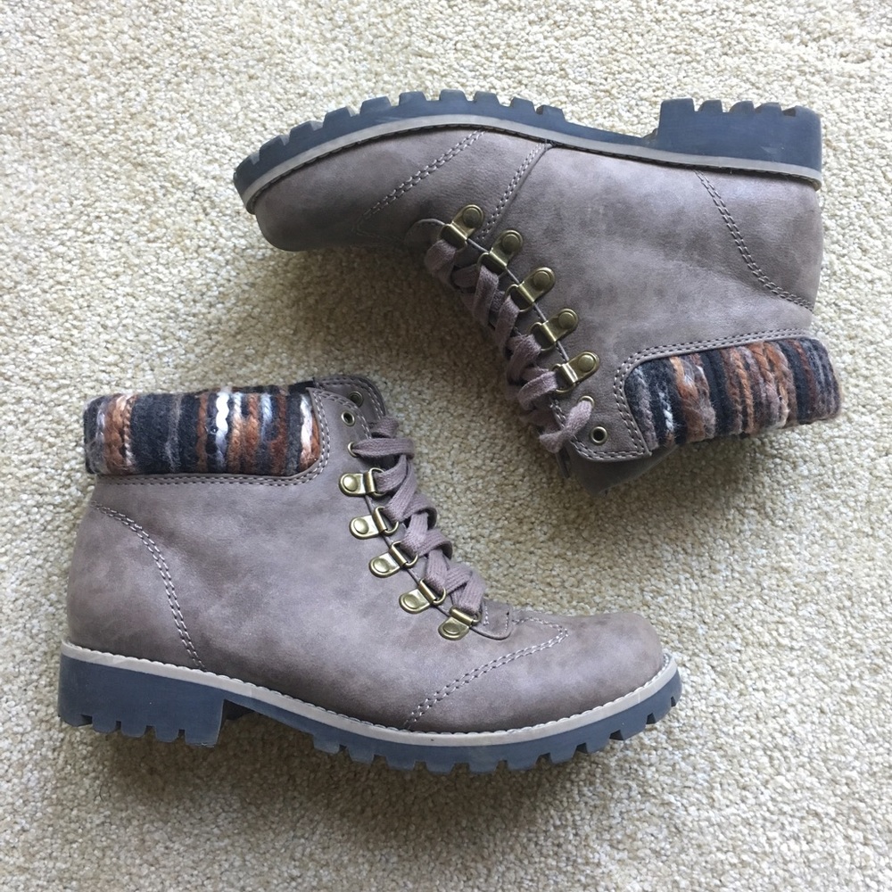 Cliff by White Mountain Booties!