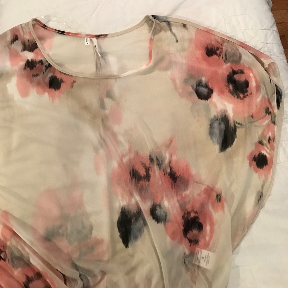 Sheer flower top - Picture 3 of 4