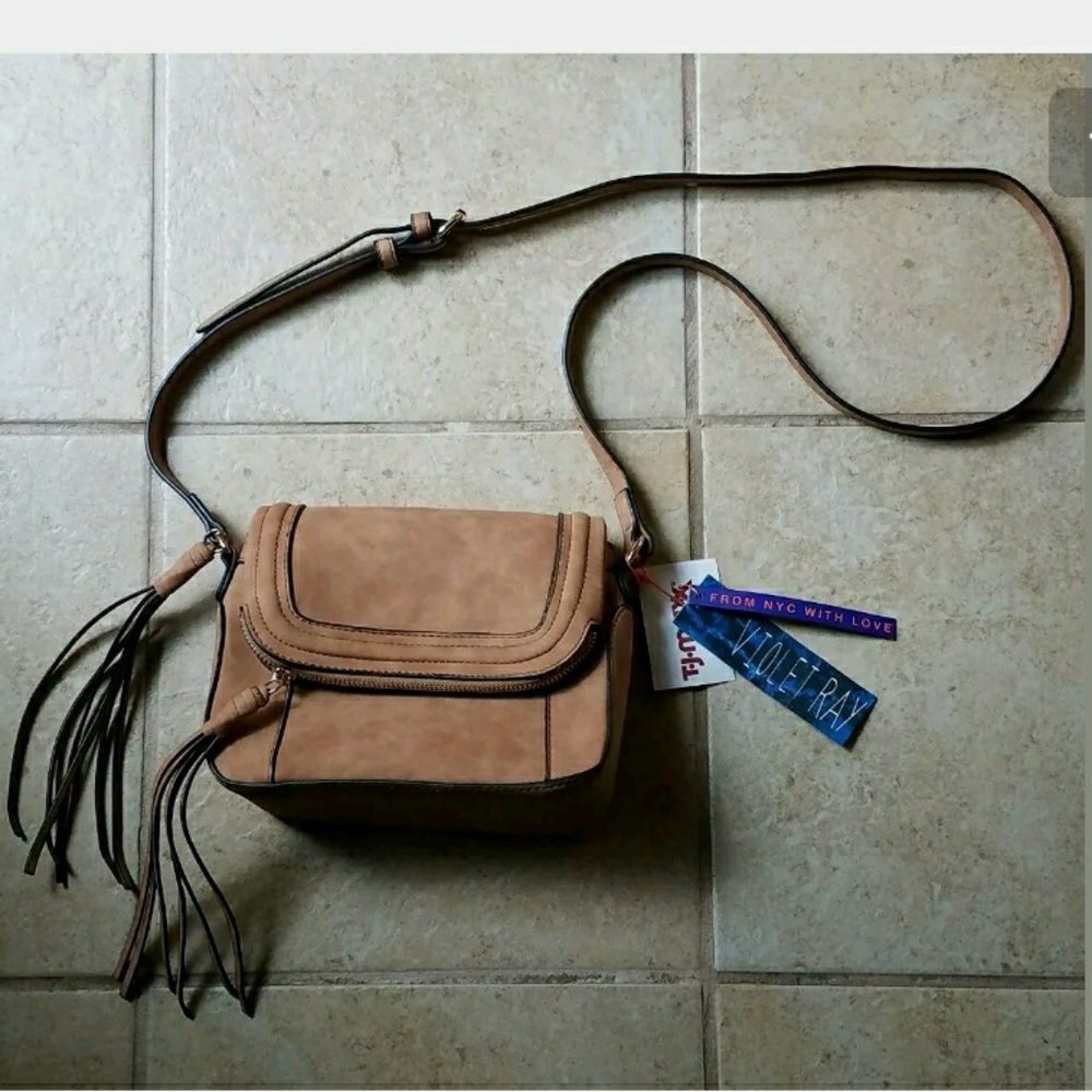 🌼NWT! Tan Crossbody Tasseled Purse🌼