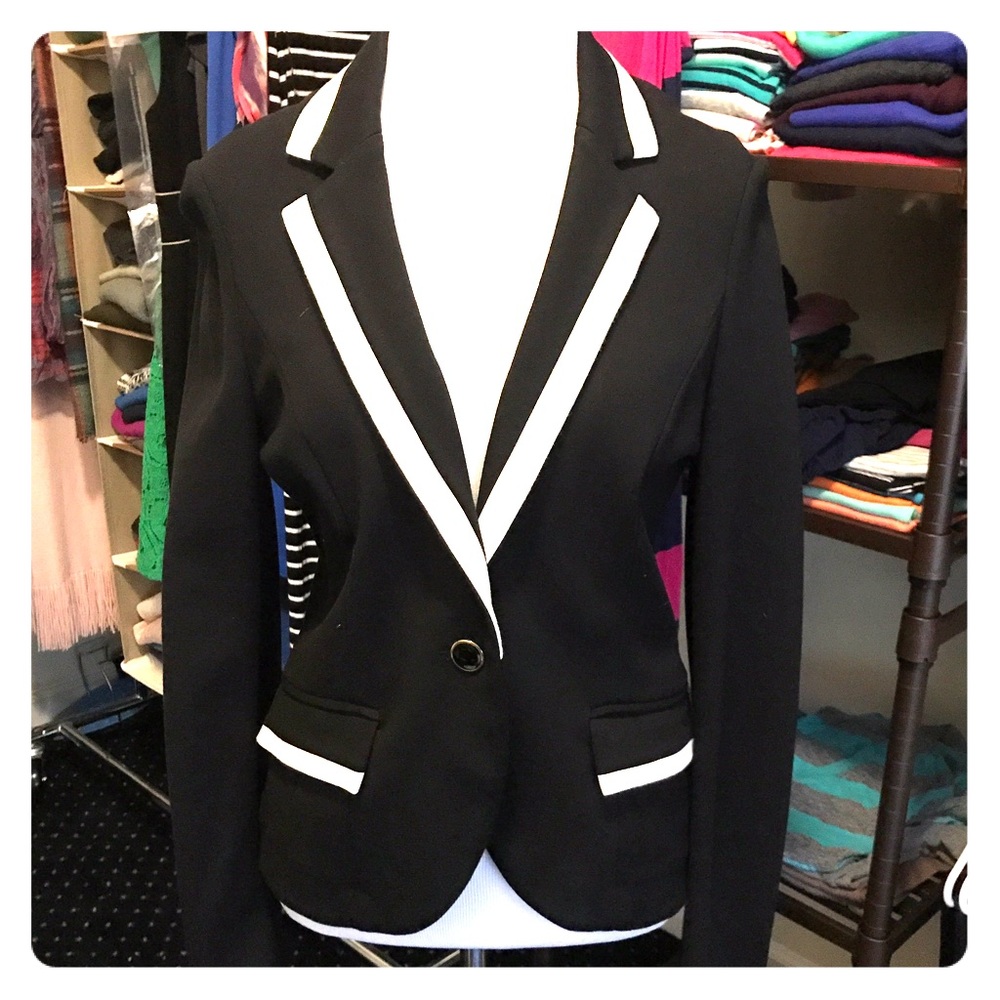 NWT Express Blazer Black with White Piping Size 8