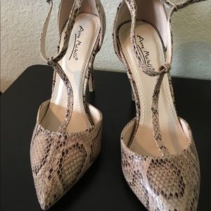 Pointy/ Strap sexy heel
