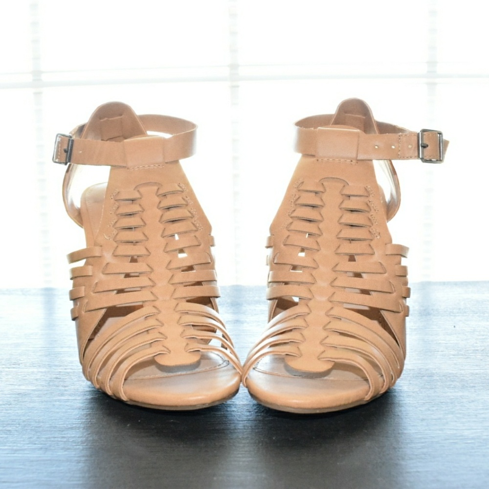 ***SOLD*** Tan block Heel - Picture 1 of 3