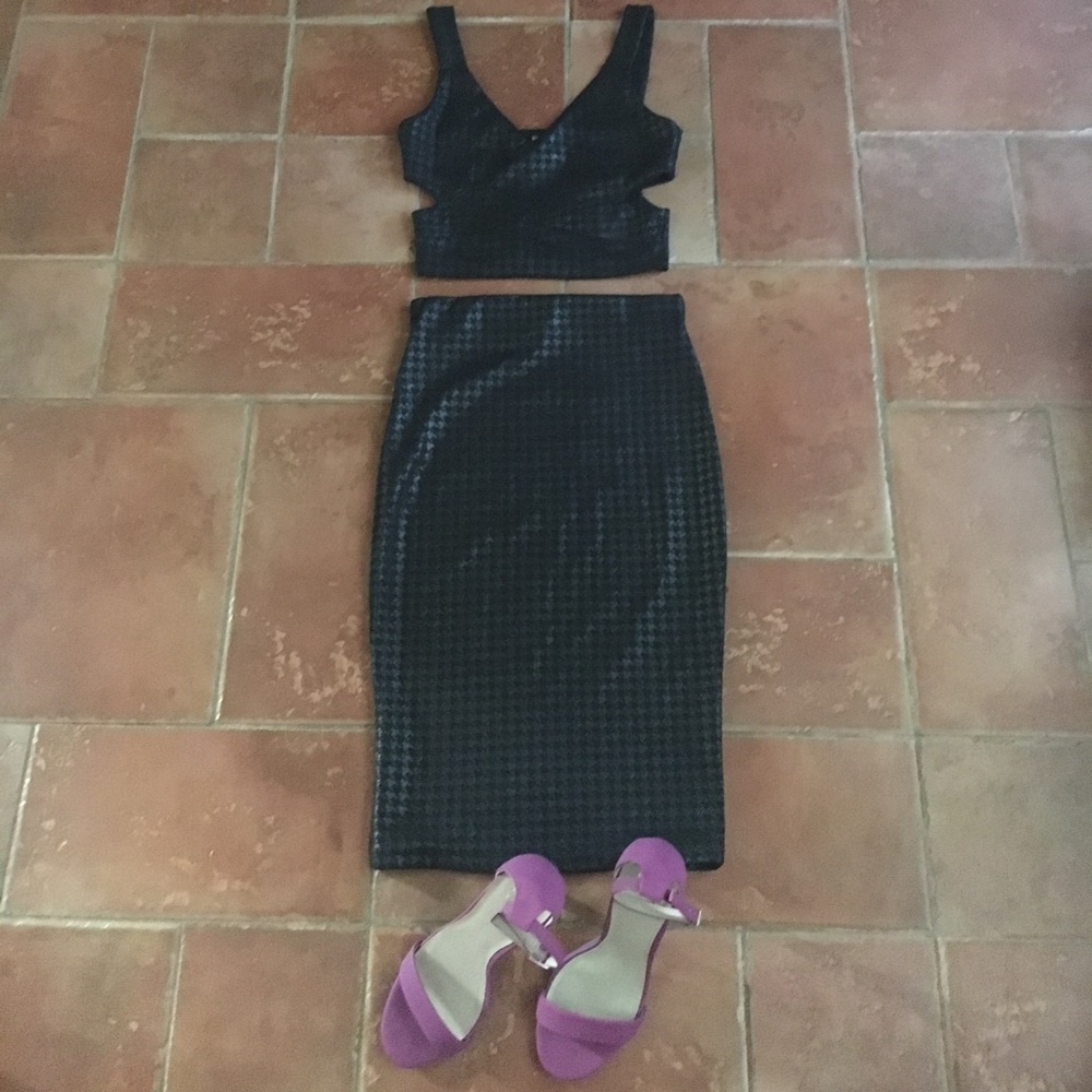 Two piece fitted outfit.