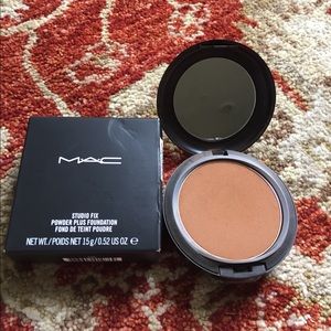 MAC Studio Fix powder plus foundation NW50