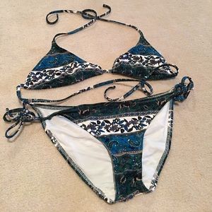 Triangle bikini in Camel and floral urban pattern