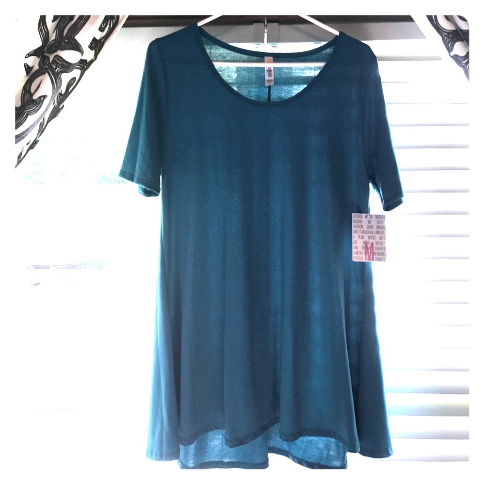 LulaRoe Medium Perfect T