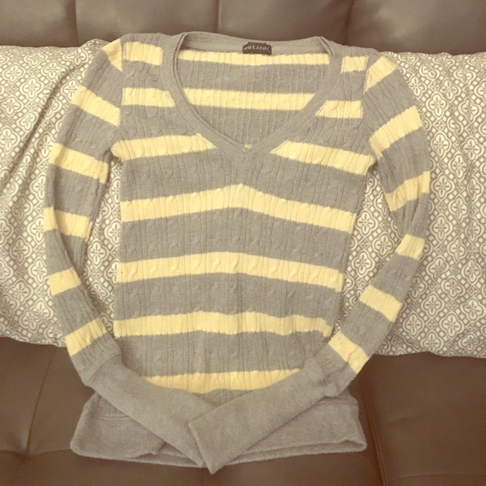 Sweater/shirt Wet seal size small